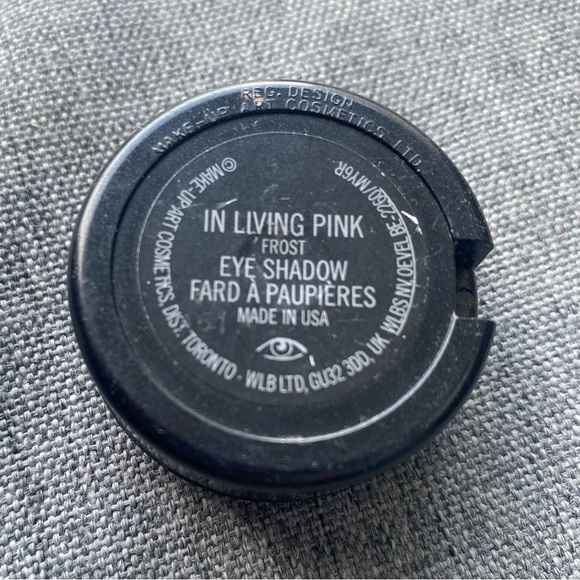 MAC In Living Pink frost eyeshadow - Picture 6 of 6